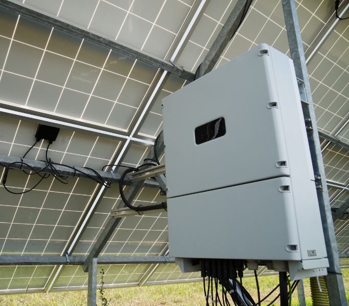 Switchgear cabinet beneath PV modules