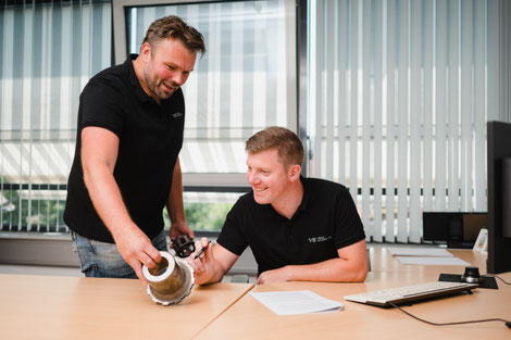 Besprechen zweier Mitarbeiter