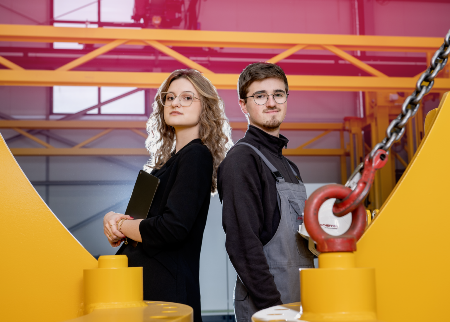 Mitarbeiter in der Produktionshalle