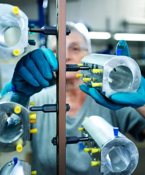 Aufhängen der Produkte für die Beschichtung