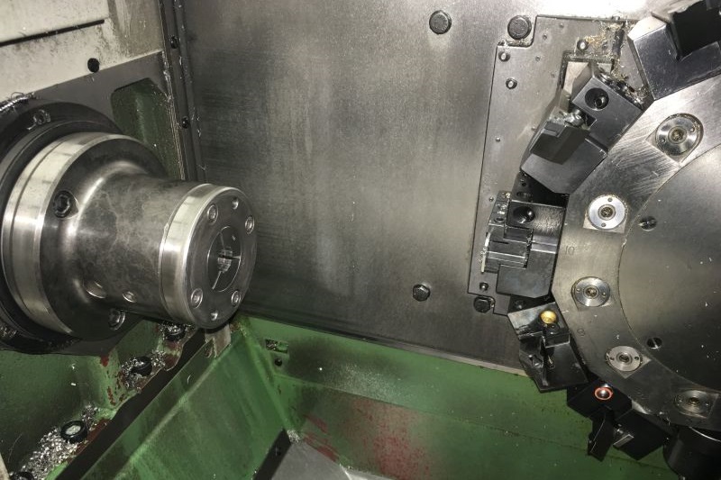 CNC-Drehbearbeitung mit angetriebenen Werkzeugen