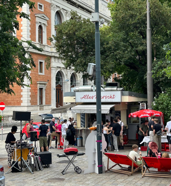 Tagesfeier mit Almdudler in Wien