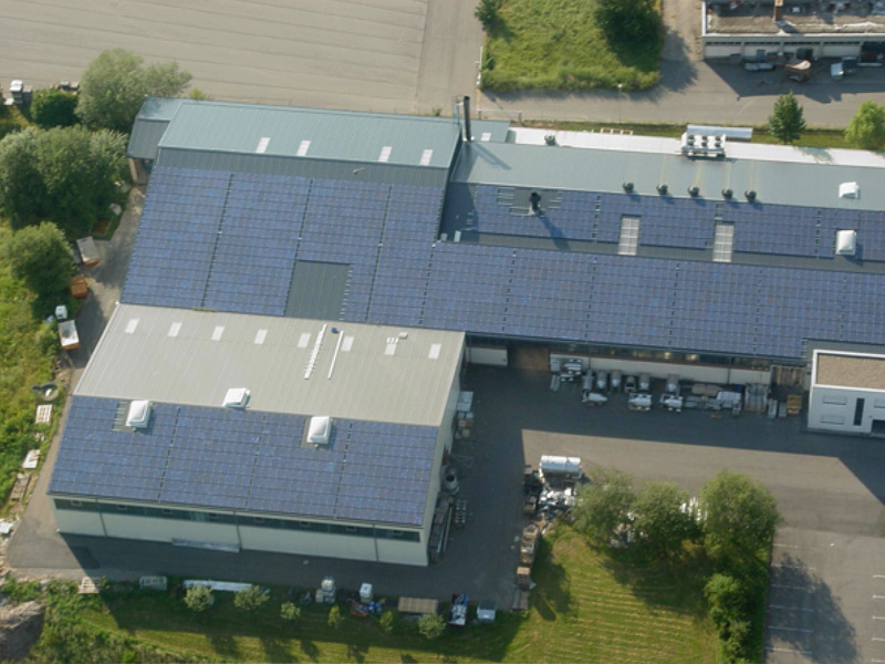 Photovoltaikanlage auf Firmengebäude