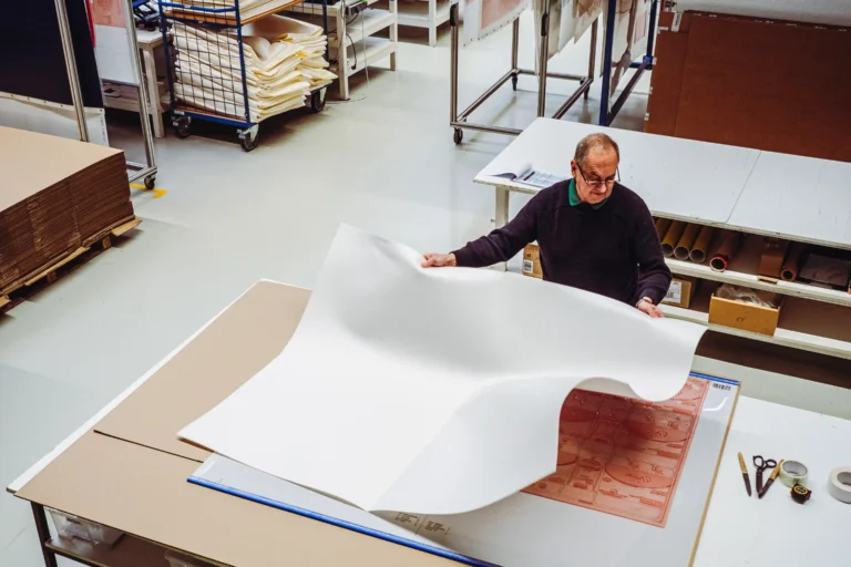 Arbeiten in der Flexoklischee-Herstellung