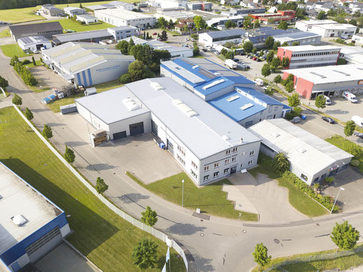 Rechteckbehälter mit Rührwerk und Mess- und Regelungstechnik