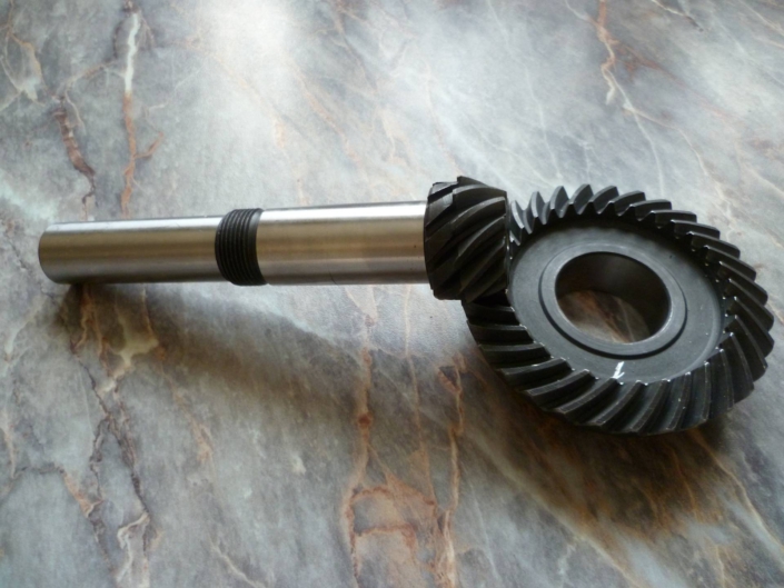 Spiralkegelrad-Satz in gefräster Verzahnung (Bogenverzahnung)