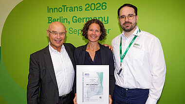 Überreichung der IRIS-Zertifizierung