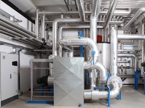 Automatisierte Heizungsanlage im Kesselraum