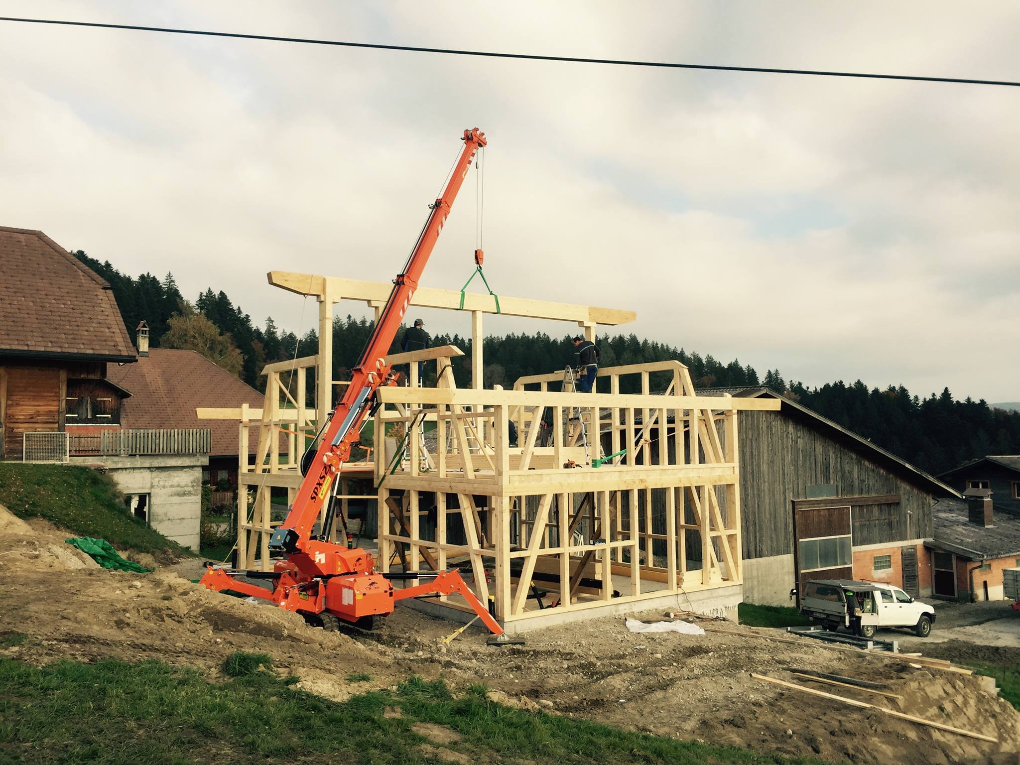 Installation eines Fertigholzhauses, Schweiz