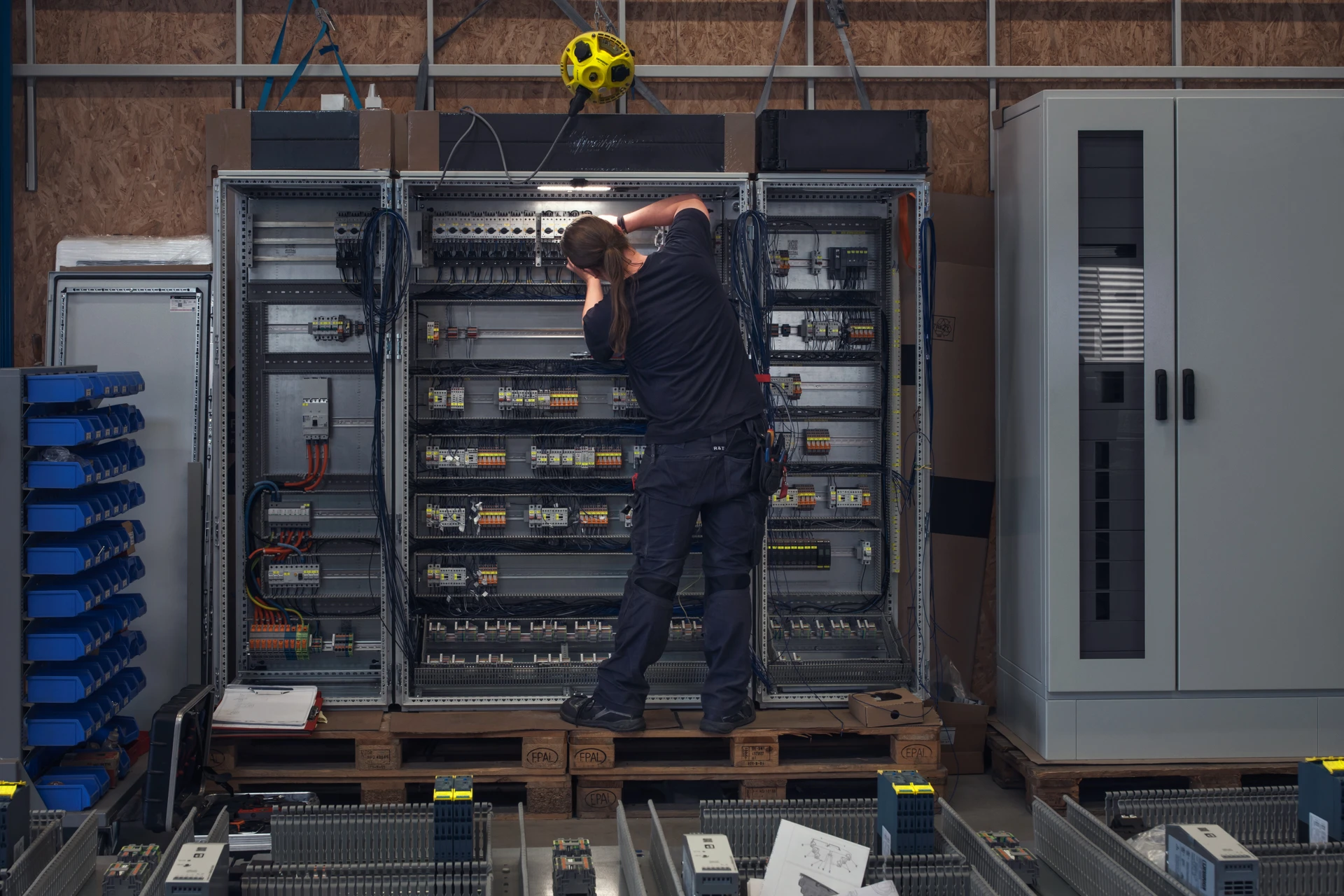 Arbeit an Schaltungskasten