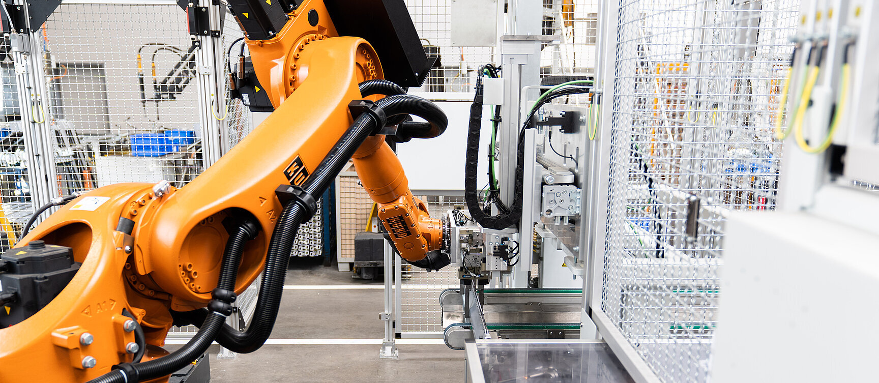 Roboteranlage zur Kettenmontage PistenBully