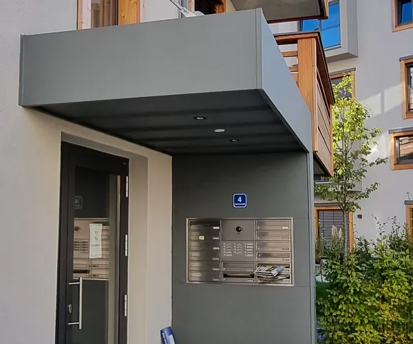 Überdachung aus Aluminium und Glas