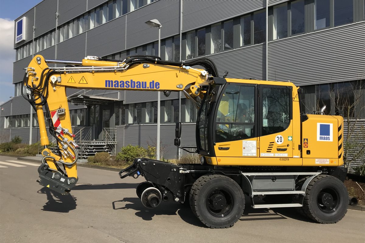 Zweiwegebagger A 922 Rail im Gleisbau