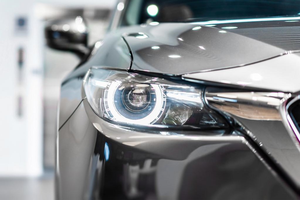 LED-Scheinwerfer modernes Fahrzeug