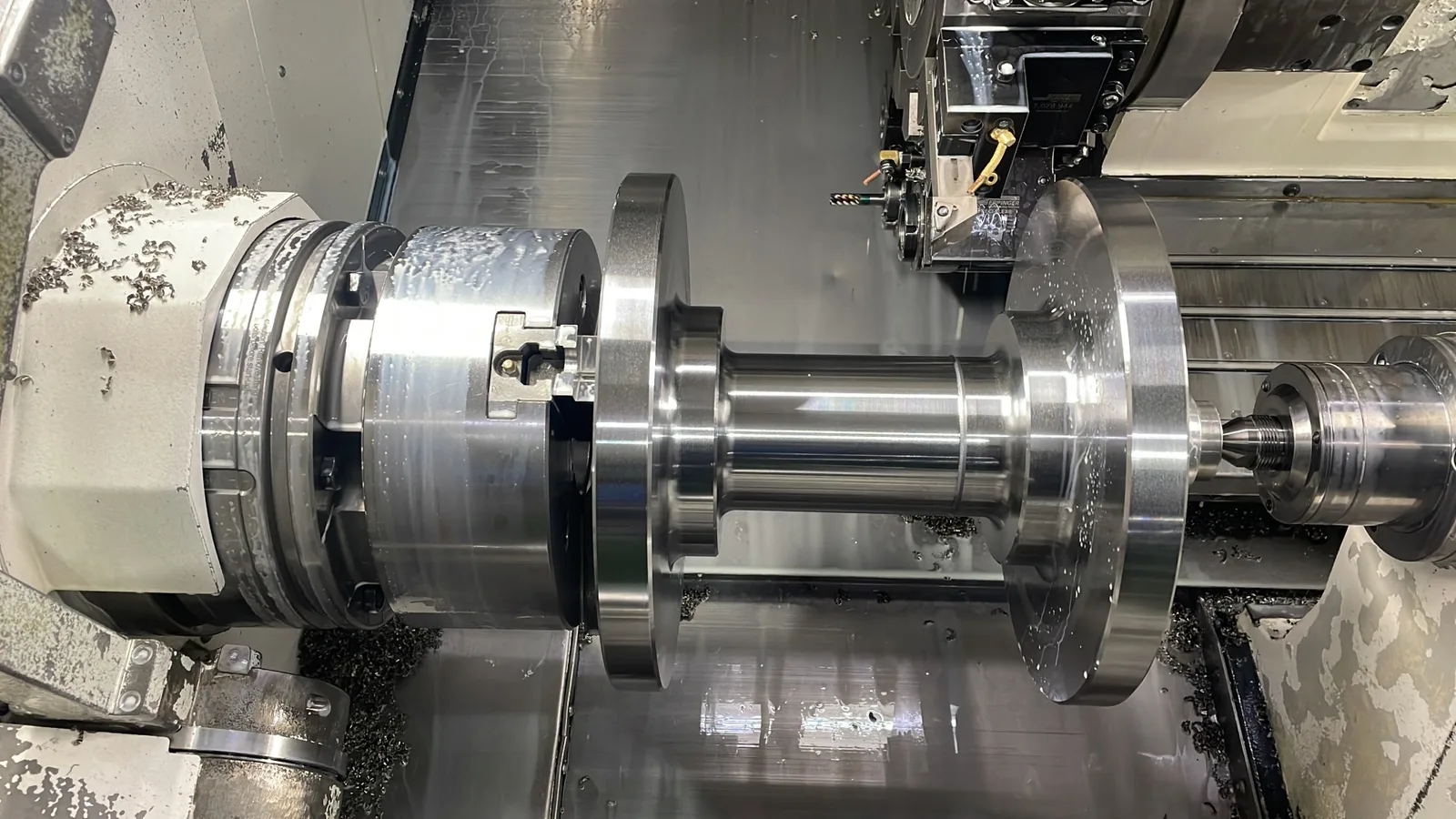 Welle mit Flanschen auf der Mazak QT-250MY
