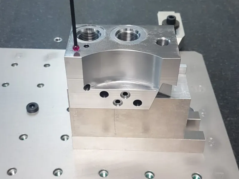 Ventilblock aus S355 auf der Messmaschine