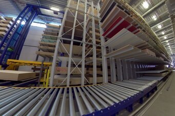 Hochregallager für Holzwerkstoffplatten