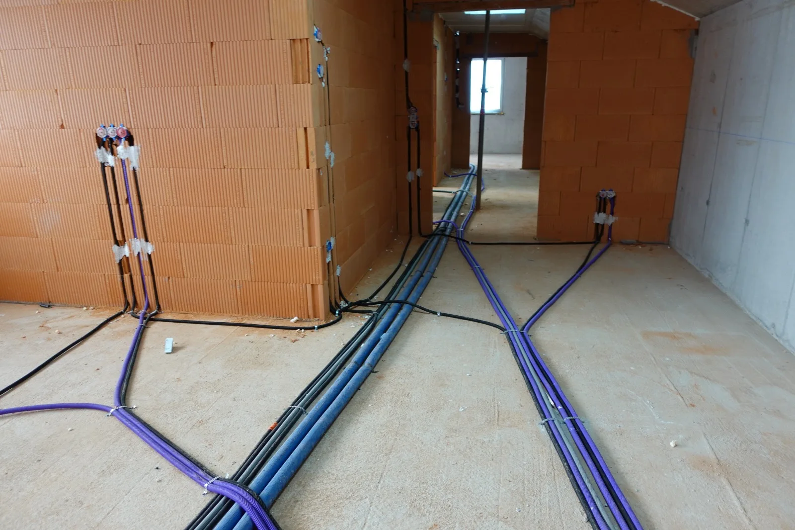 Elektro-Rohbauinstallation im Neubau des Gewerbeobjekts in Rum bei Innsbruck