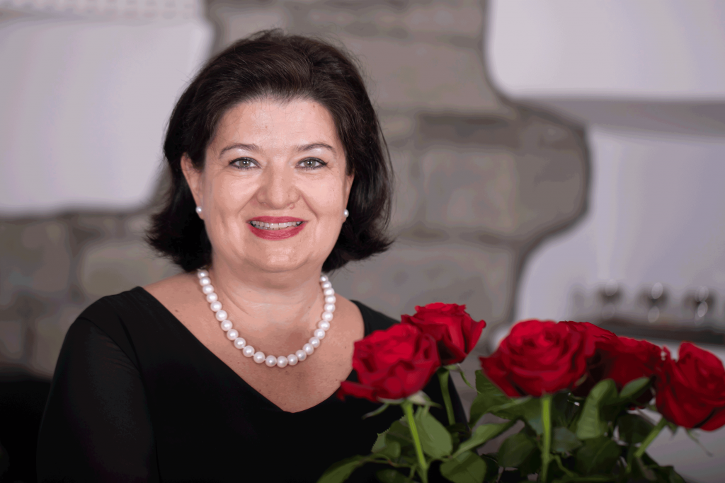 Manuela Saltori, Geschäftsführerin