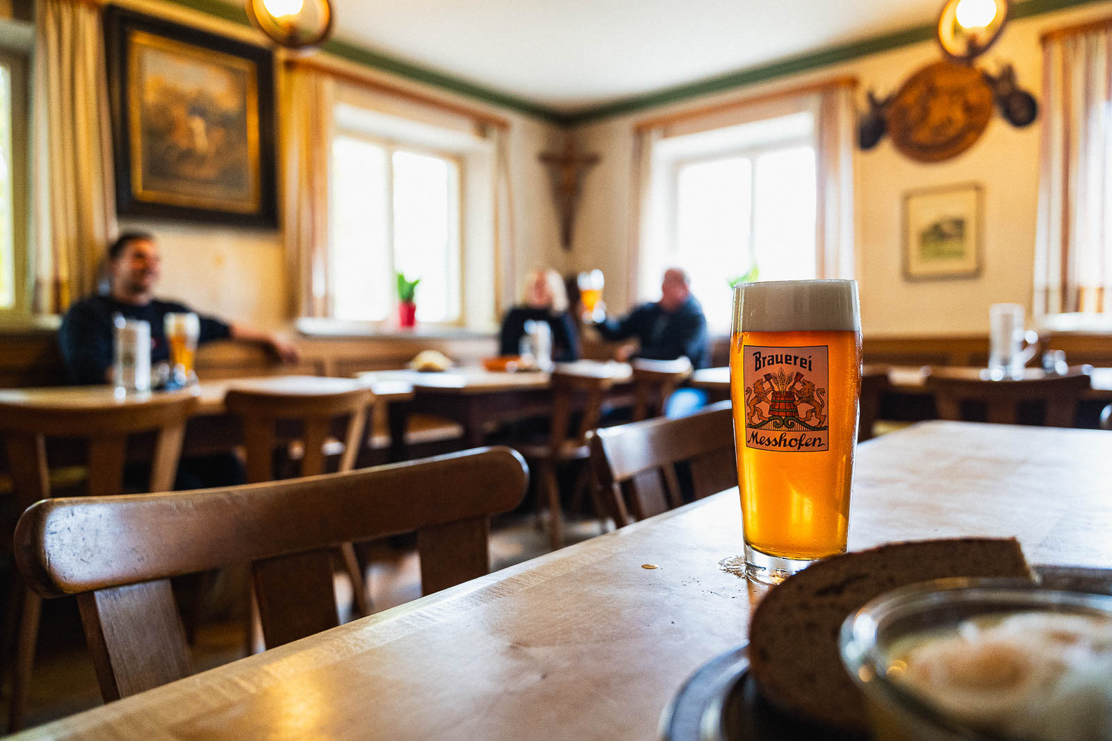 Helles Bier in der Wirtsstube