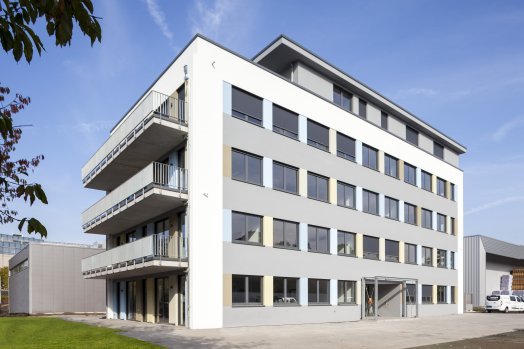 Bürogebäude mit Staffelgeschoss, Neu-Isenburg