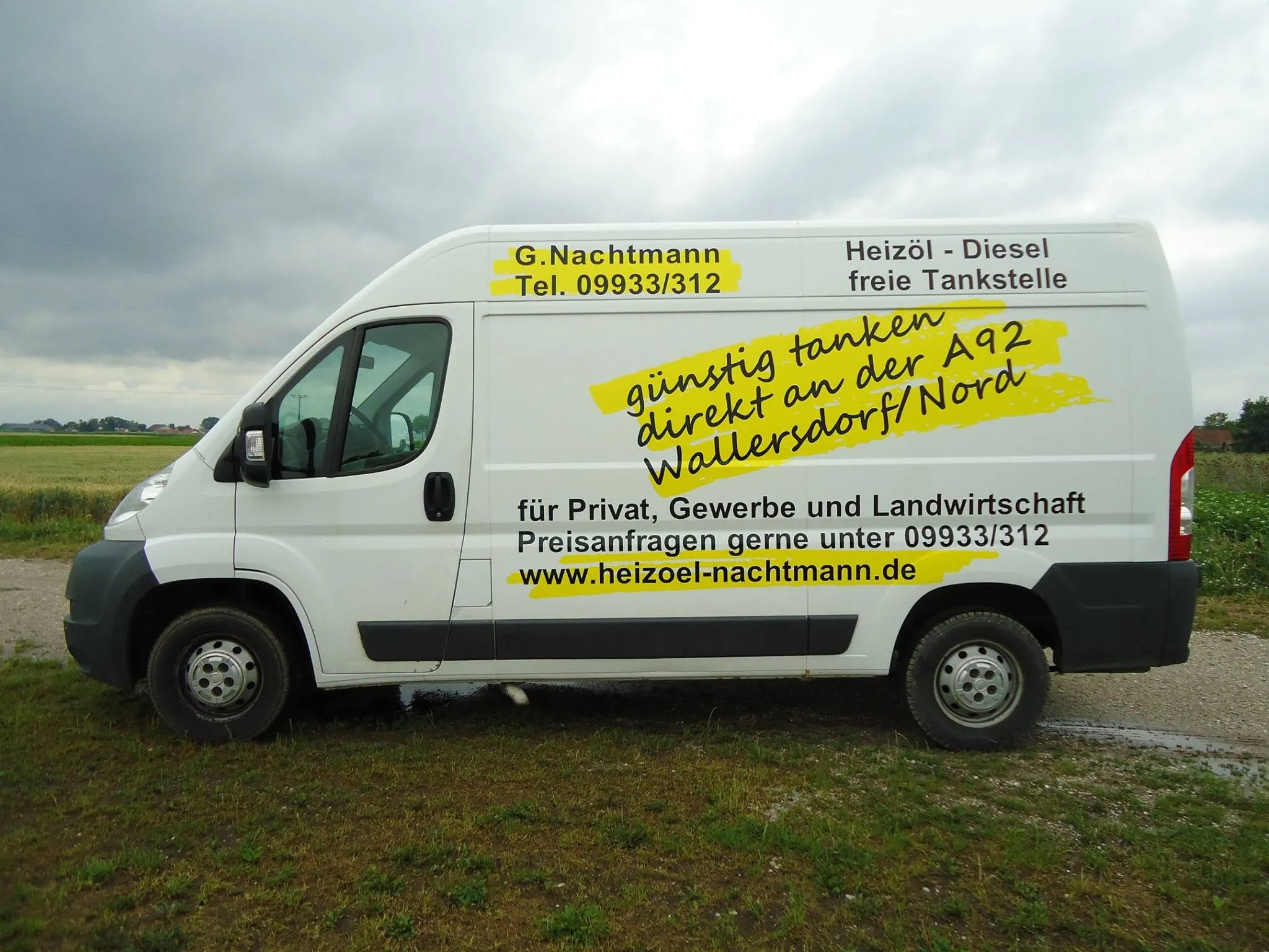 Beschrifteter Transporter – Heizöl & Diesel