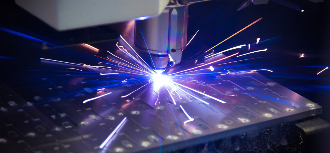 Fertigung bei Weber Metalltechnik