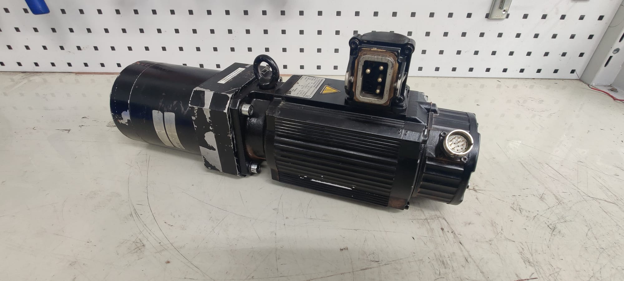 Servo motor