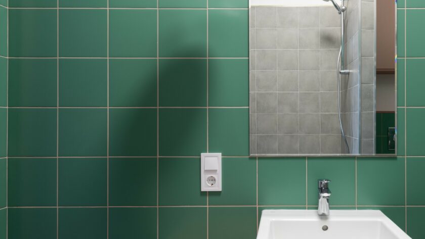 Moderne Innenräume mit Fliesenbelägen