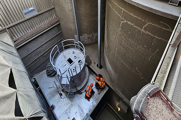 Puffersilo (Ø 2 m, 6,5 m) in Zementwerk