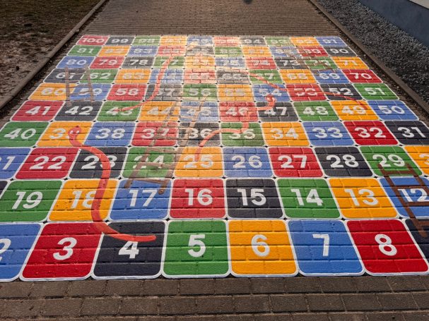 Schulhofmarkierung mit Spielfeldern