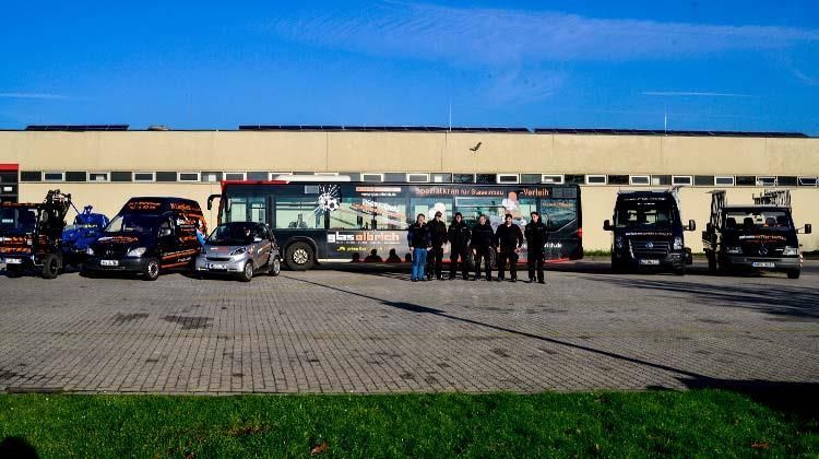 Firmengelände und Team