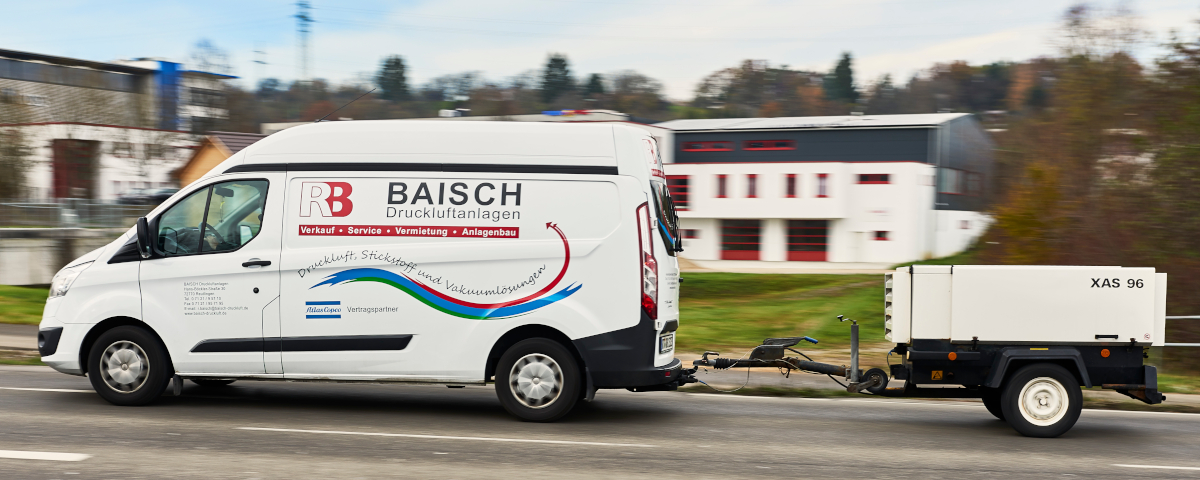 Service-Techniker unterwegs beim Kundendienst