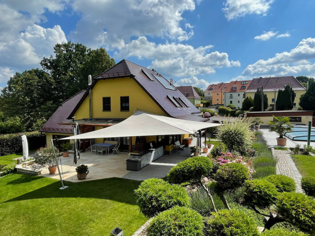 Elektrisch aufrollbares Sonnensegel