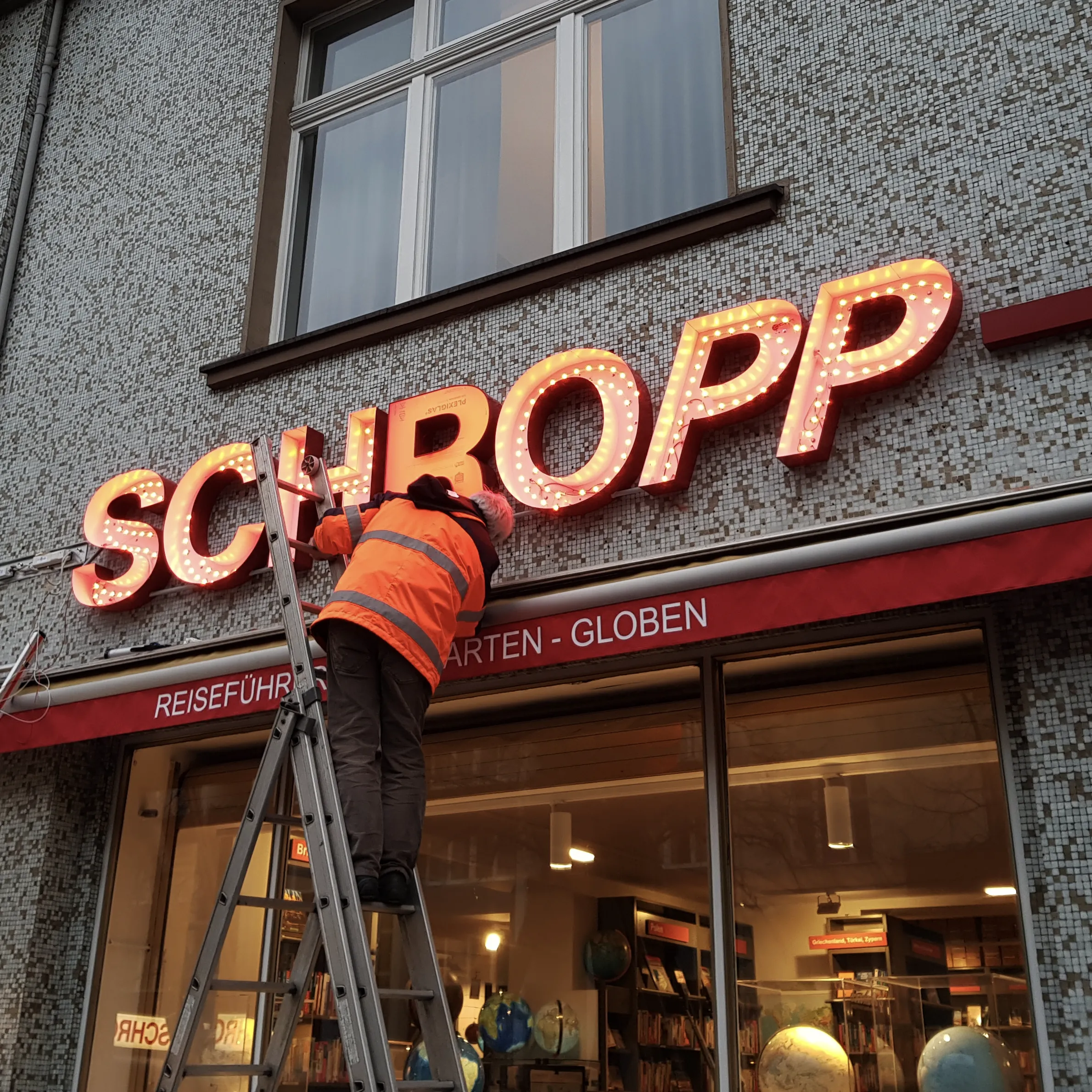 LED Einzelbuchstaben als Wandanlage