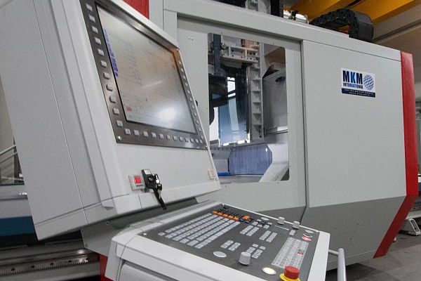 Steuerungen von NUM, Heidenhain und Siemens