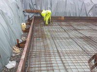 Betonbodenarbeiten mit Baustahl