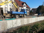 Baustelle Straßenbefestigung mit Betonfertigteilarbeiten