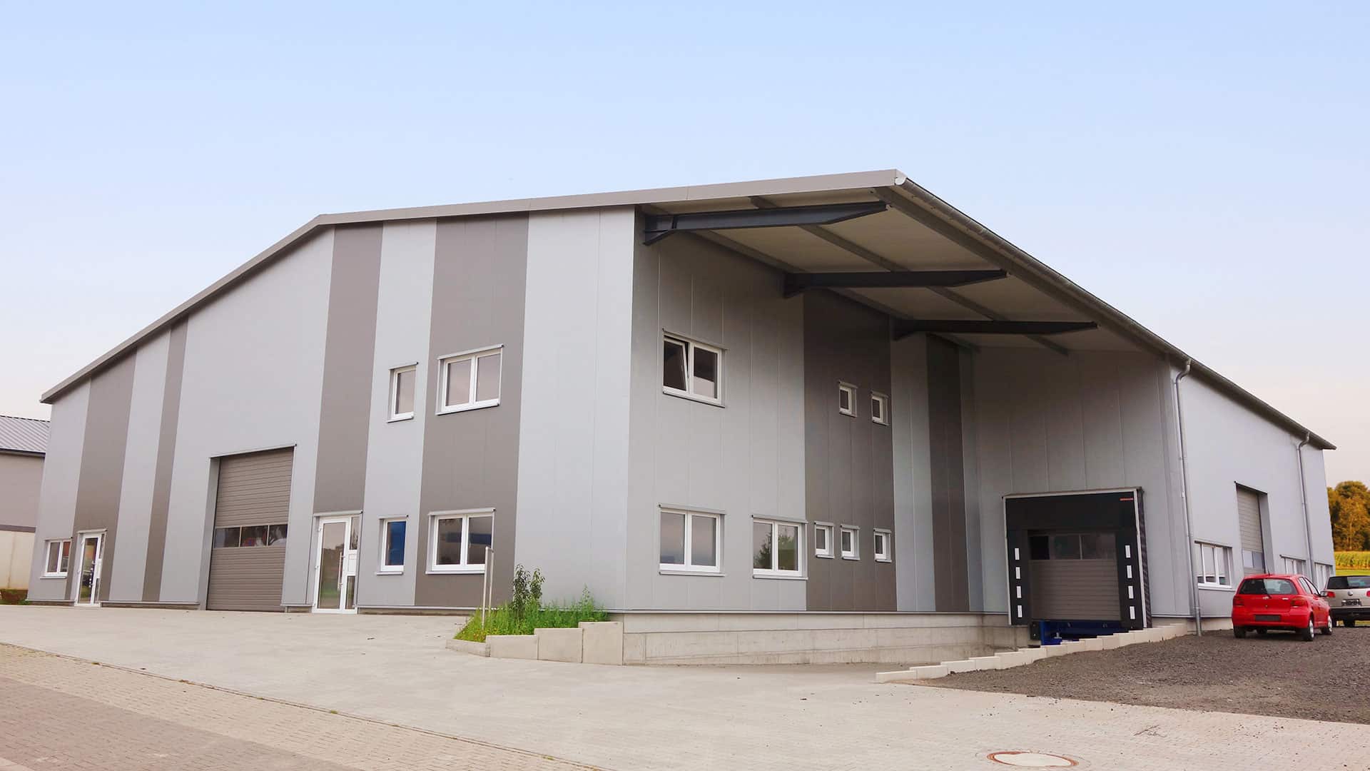 Wholesale hall with office and warehouse