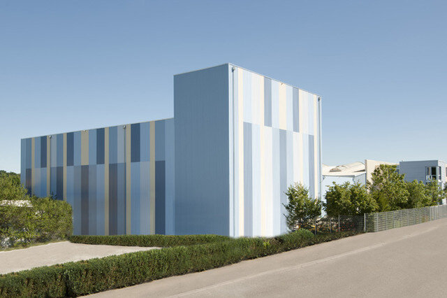 Produktionshalle mit Bürogebäude