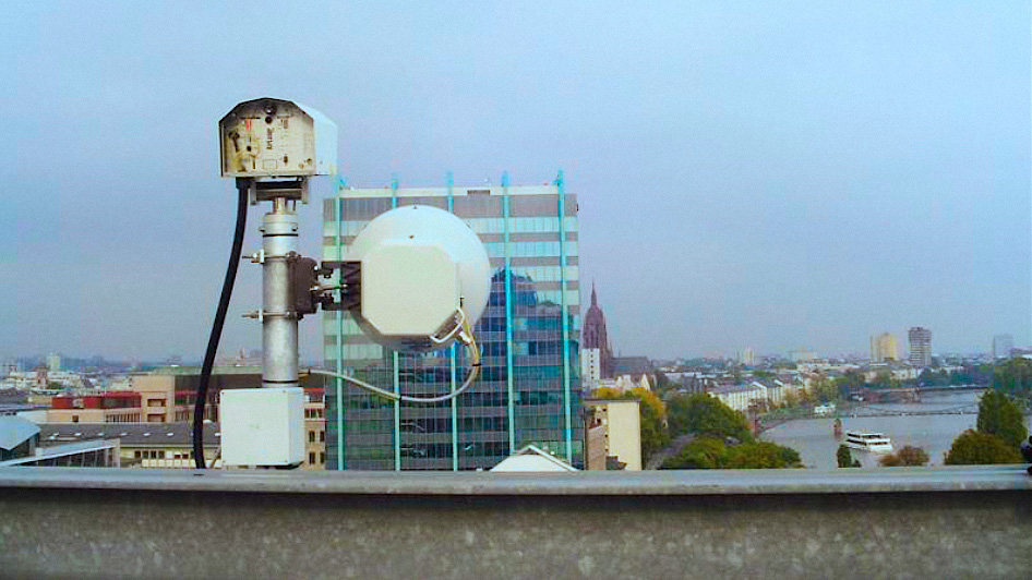 Redundant radio-link systems connected in parallel