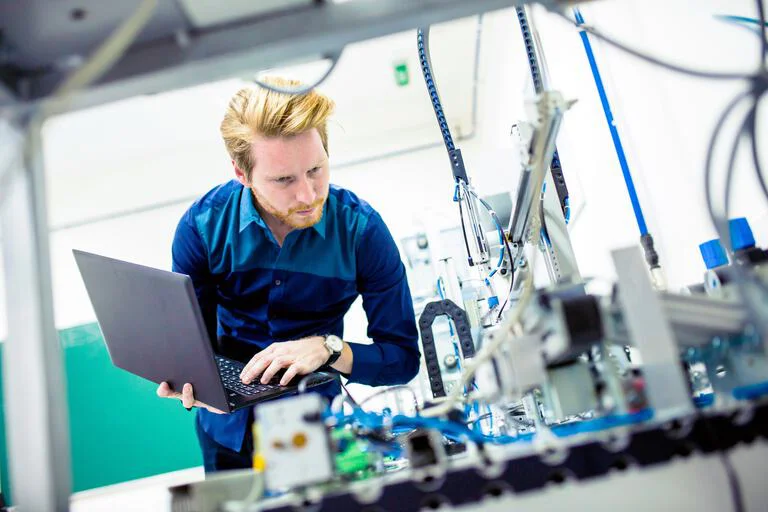 Robotik-Integration mit Programmierung