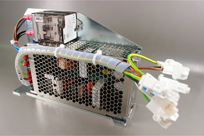 Elektronische Baugruppe mit Steckverbindern