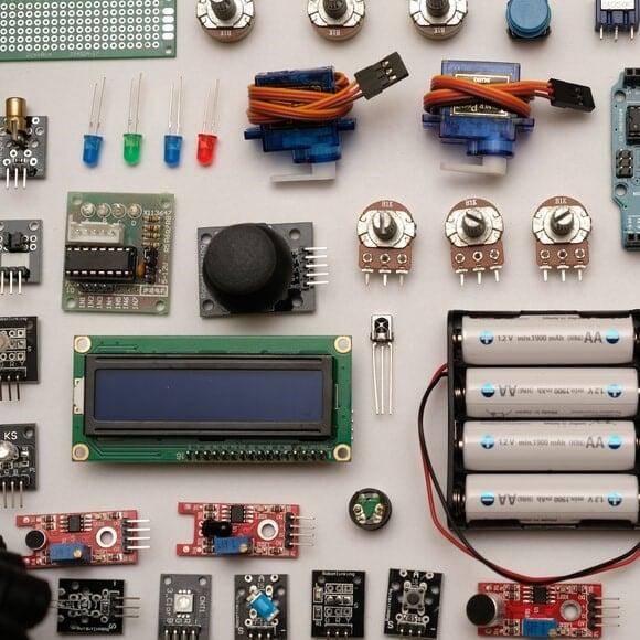Elektronische Komponenten (aktiv, passiv, elektromechanisch)
