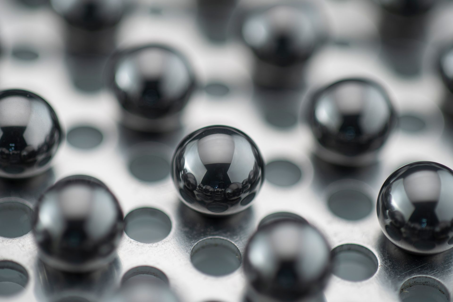 Ceramic rolling elements (balls, cylindrical rollers, needle rollers)