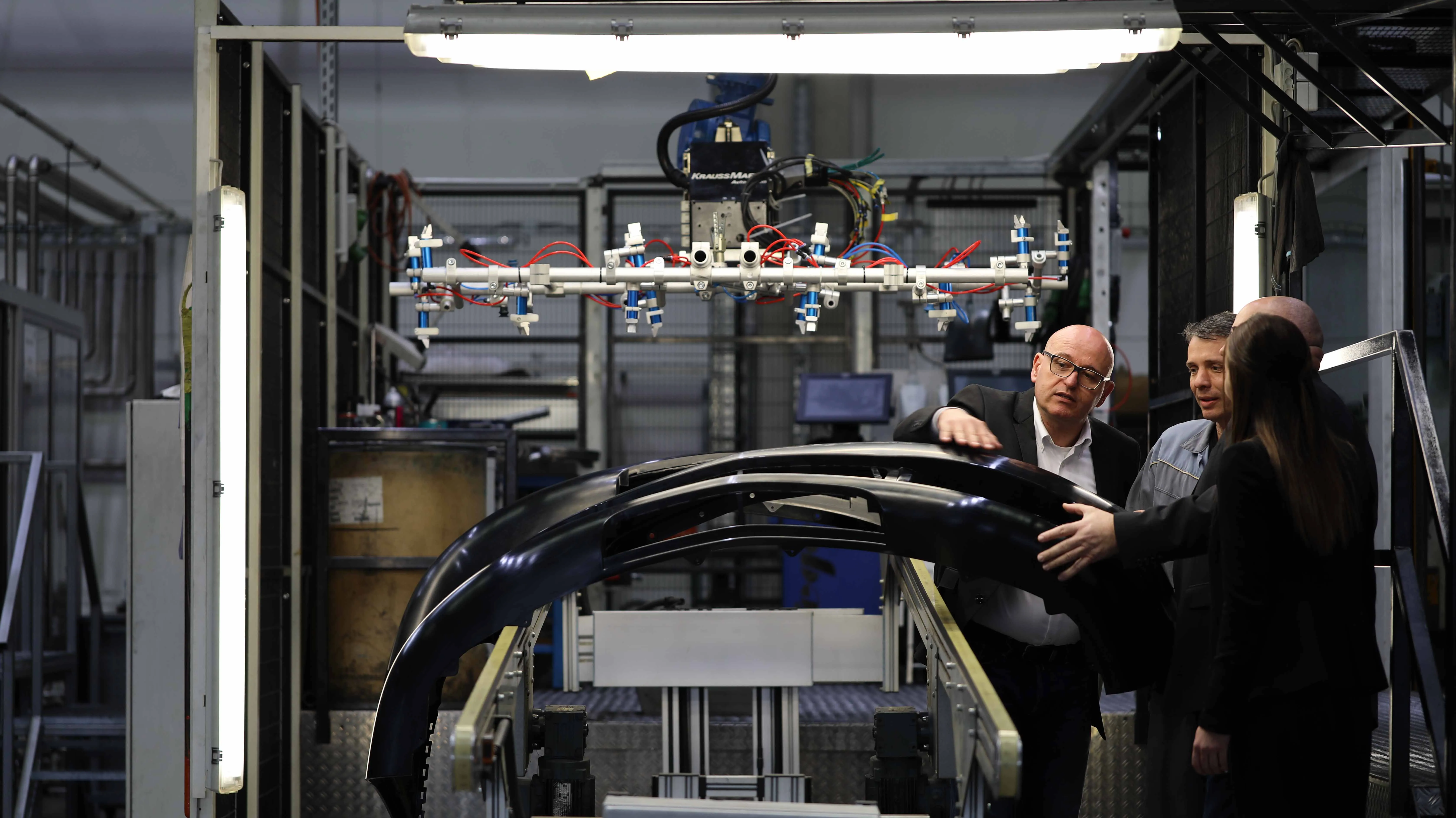 Projektmanager in industrieller Fertigungsumgebung