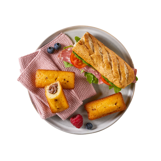 Baguette-Sandwich und Mini Cakes