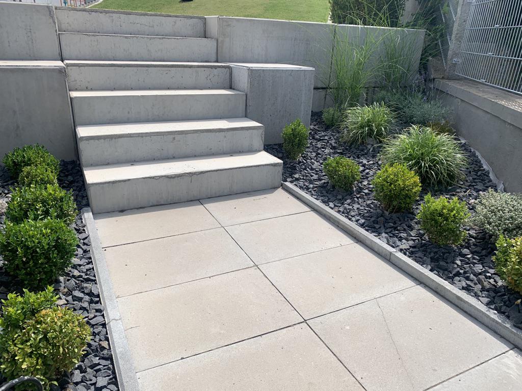 Treppe aus Betonelementen