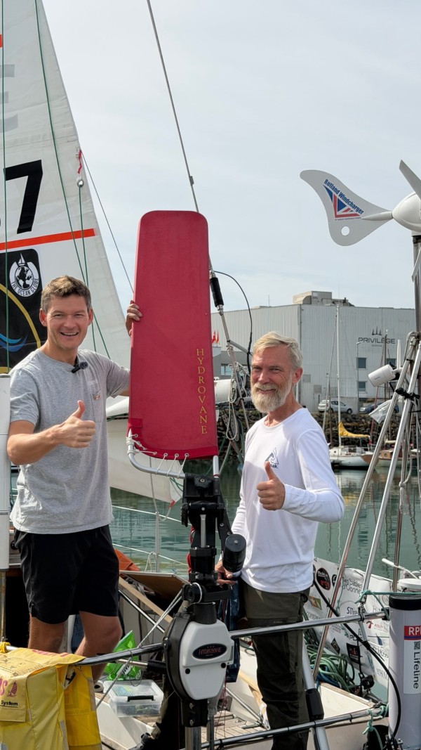 Hydrovane-Team in Les Sables-d'Olonne zur Golden Globe Race