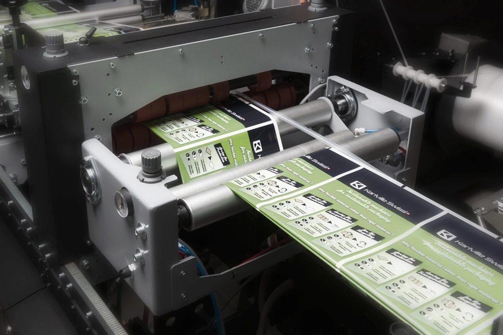 Pouch making machine